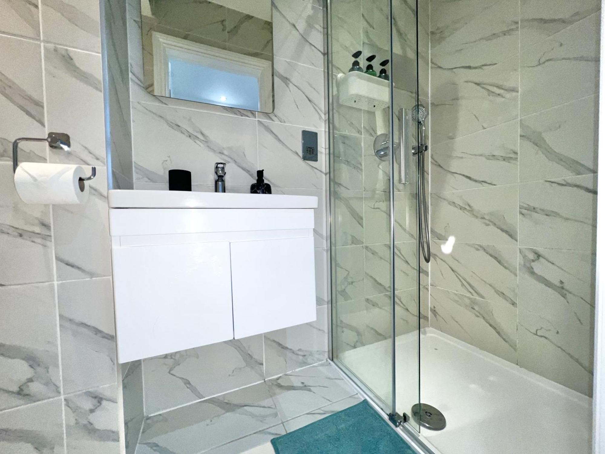 Charming 3-bed Flat In Shepherds Bush - Sleeps 9 Londra
