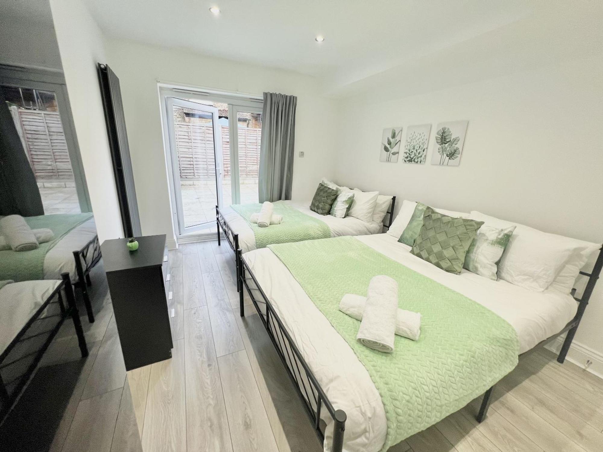 Charming 3-bed Flat In Shepherds Bush - Sleeps 9 Londra