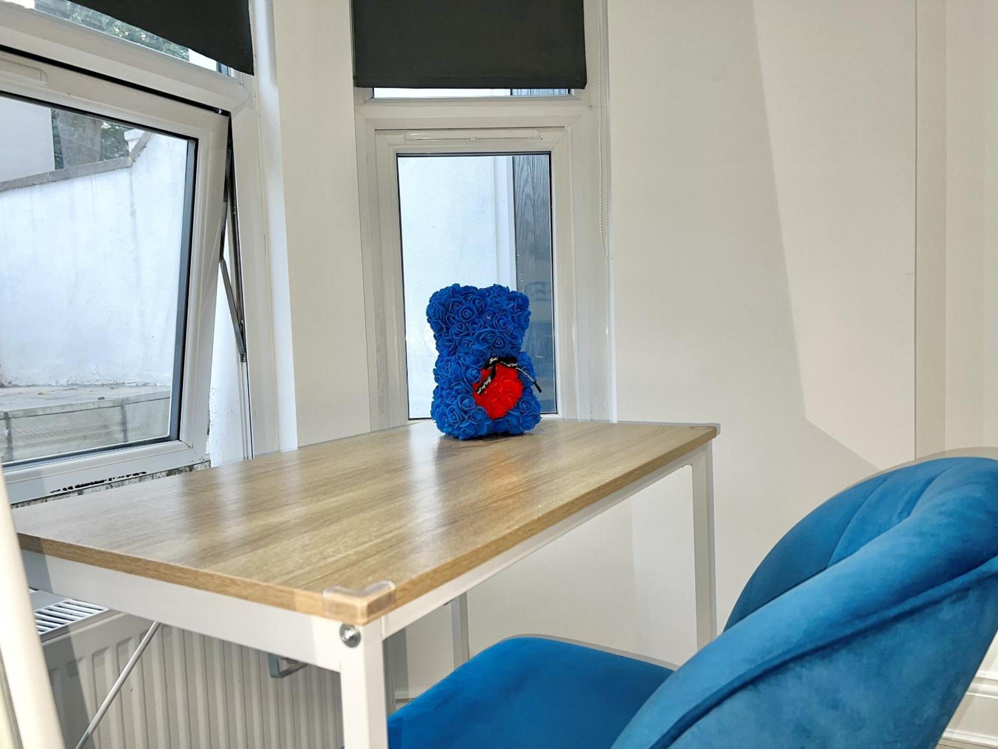 Charming 3-bed Flat In Shepherds Bush - Sleeps 9 Casa vacanze Londra