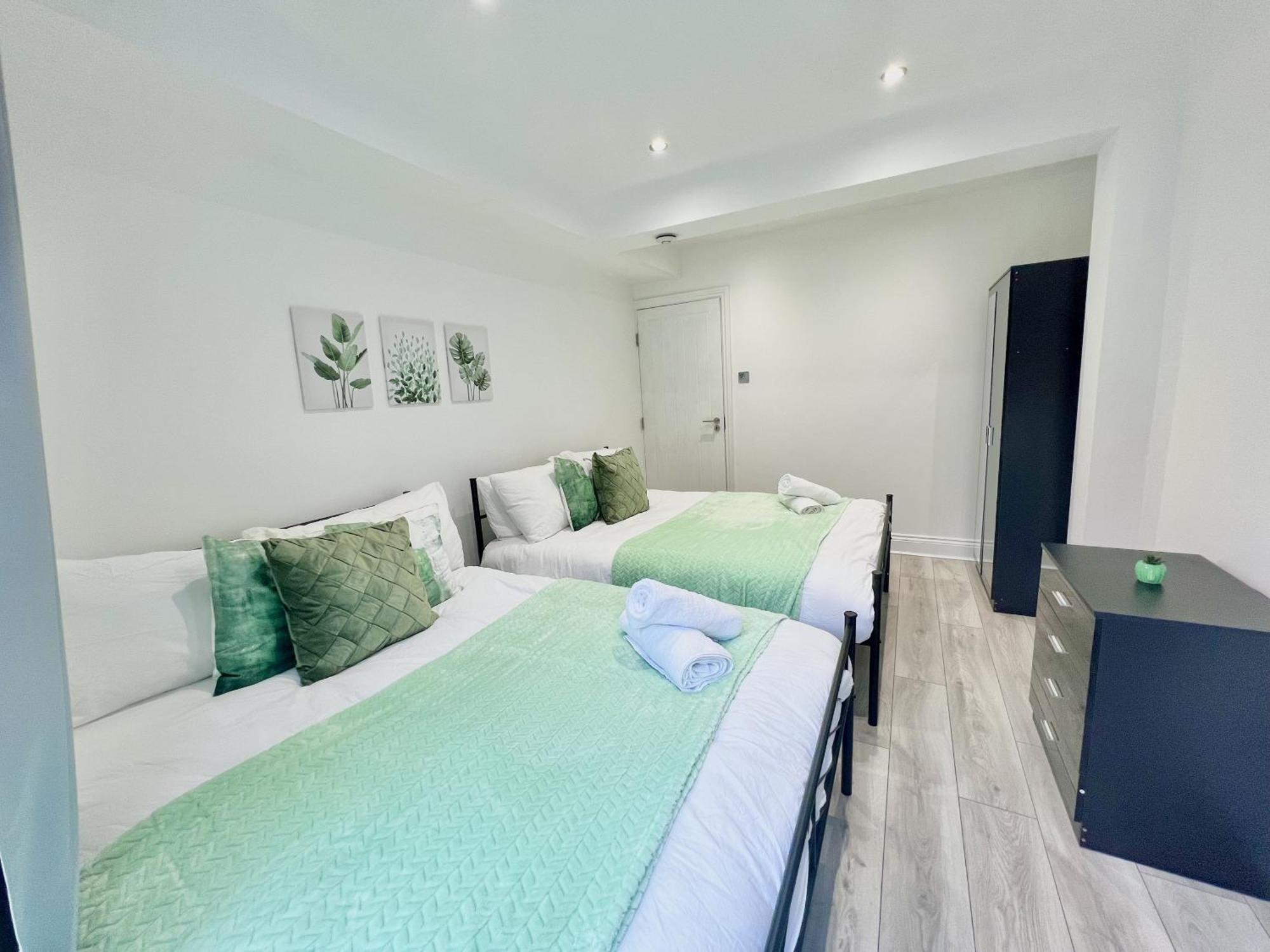Charming 3-bed Flat In Shepherds Bush - Sleeps 9 Casa vacanze